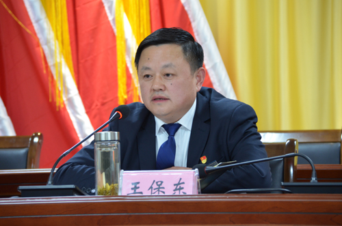 以會(huì)代課擰緊安全螺絲帽 在集團(tuán)安全警示教育會(huì)上，王保東同志這樣說