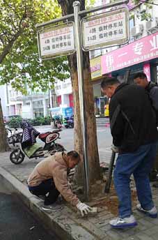 現(xiàn)場(chǎng)辦公，把整改成效落實(shí)到群眾心坎上