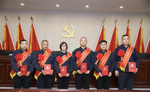 0203 安全服務(wù)能手從左至右依次為 黨萬超、朱學(xué)民、任興芳、王琳汝、周冬偉、王須波.jpg